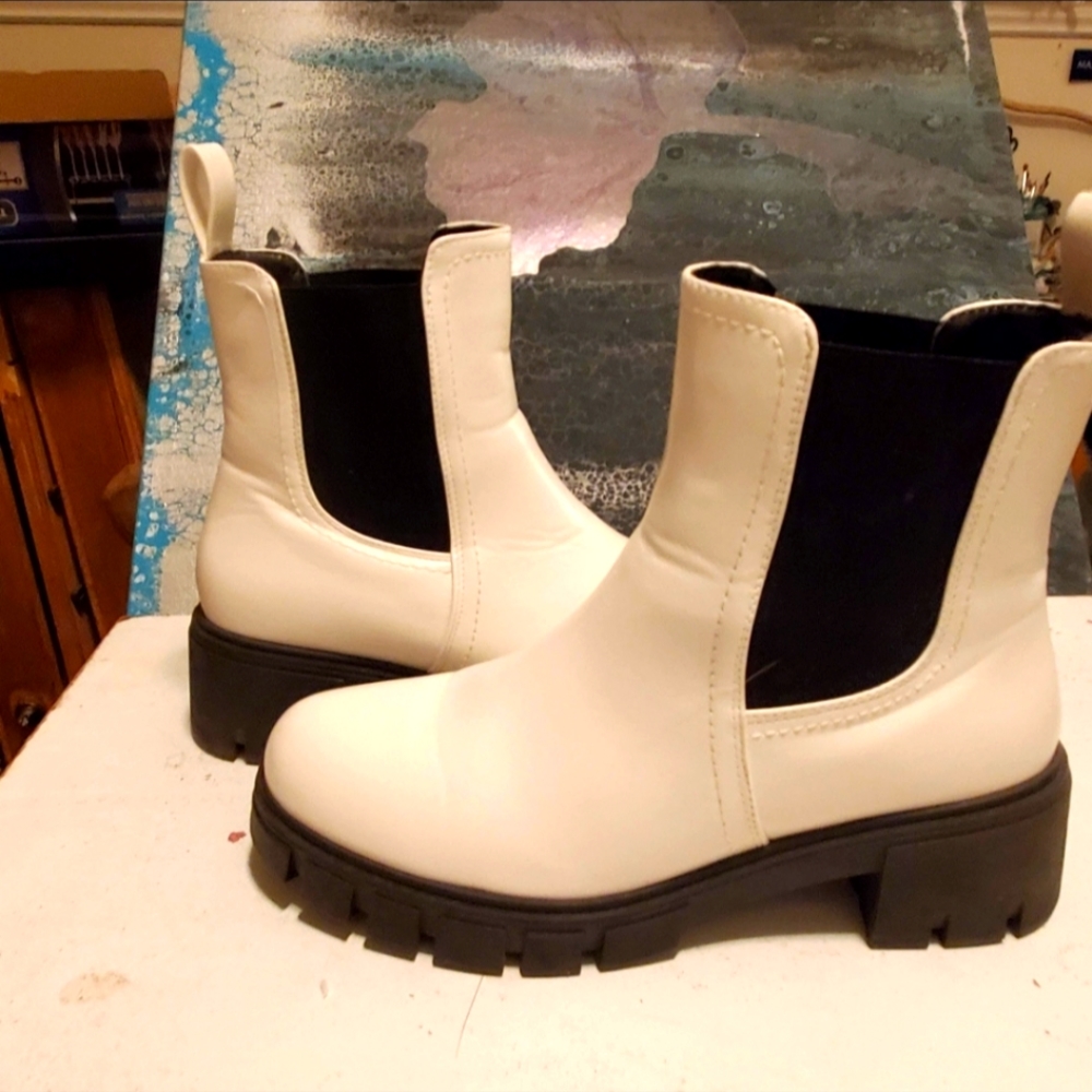 White chelsey boots sz 41eu/10us womans.